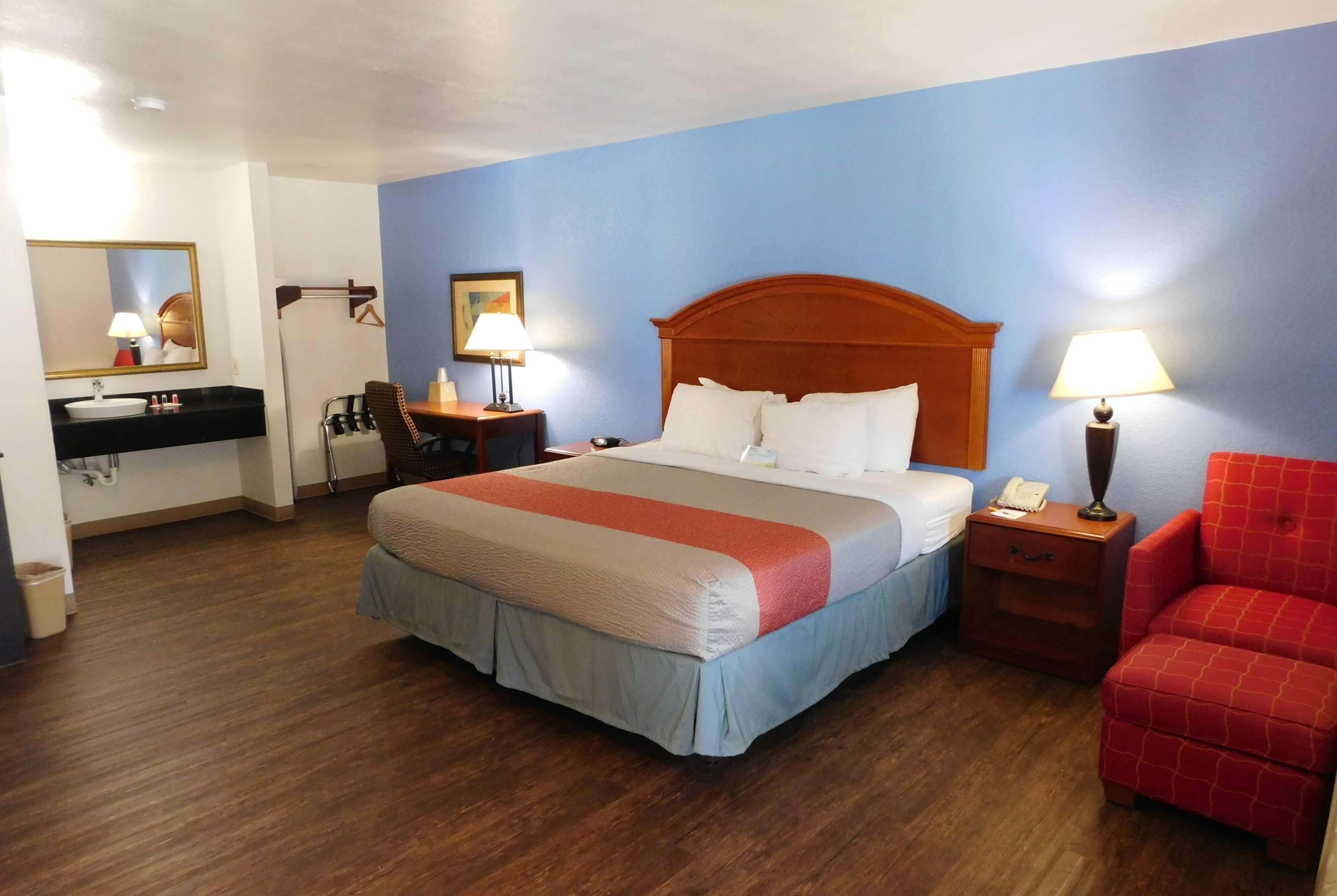Days Inn By Wyndham Oklahoma City Nw Expressway Warr Acres Exteriér fotografie