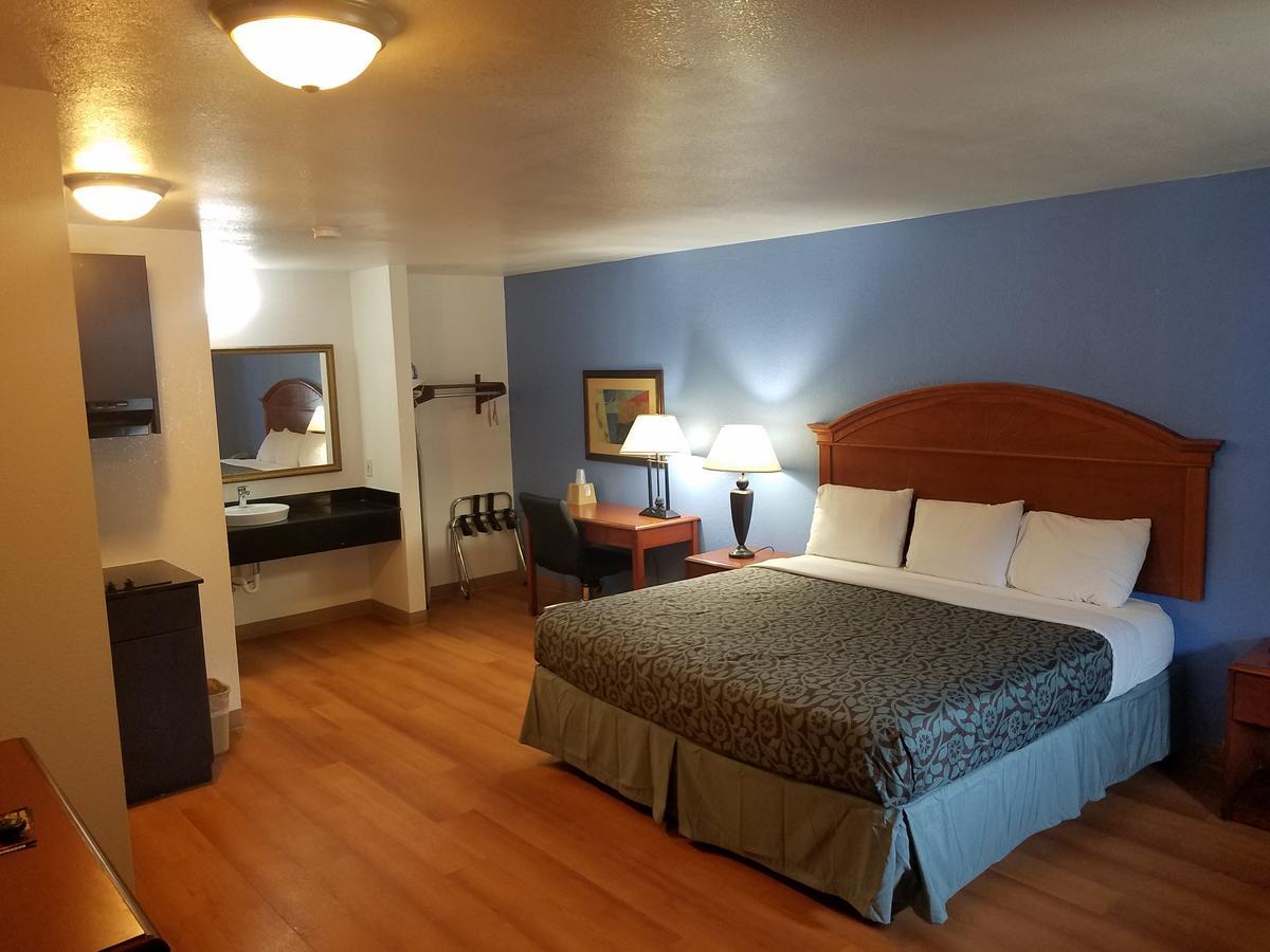 Days Inn By Wyndham Oklahoma City Nw Expressway Warr Acres Exteriér fotografie