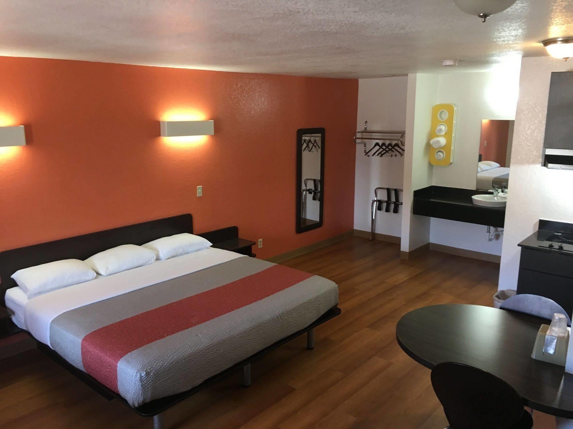Days Inn By Wyndham Oklahoma City Nw Expressway Warr Acres Exteriér fotografie